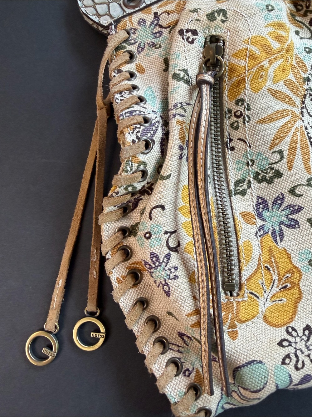 Guess Oasis Floral Canvas Frame Satchel Grommets Studs Y2K Handbag Purse GUC - Picture 3 of 16